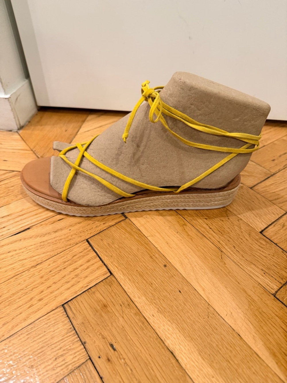 Nine West Lace-Up Platform Sandals Size 12 – Yellow Strappy, Never Worn - Picture 2 of 5